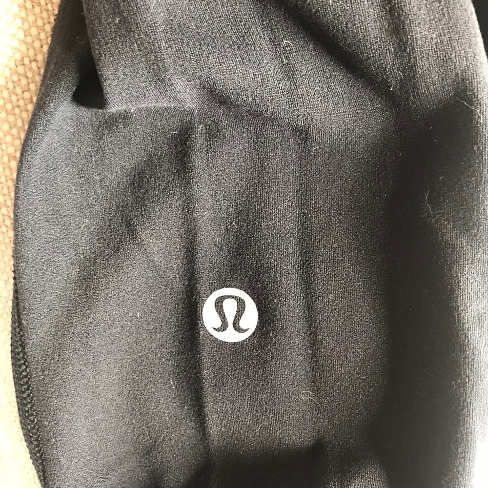 Lululemon Untight Tight in Black size 6
